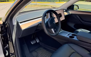 2023 Tesla Model Y Long Range AWD in Solid Black, Dashboard