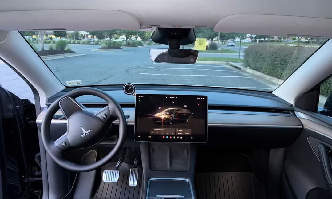 2023 Tesla Model Y Long Range AWD in Solid Black, Dashboard
