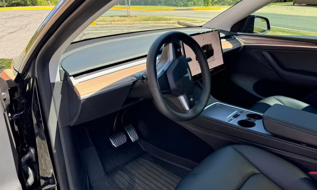 2023 Tesla Model Y Long Range AWD in Solid Black, Dashboard