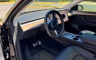 2023 Tesla Model Y Long Range AWD in Solid Black, Dashboard